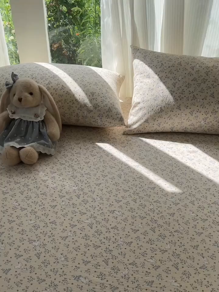 91家纺网 家纺一手货源 找家纺 沐芷 2025 沐芷A类双层纱床笠单件/床笠三件套  床笠款床罩床垫保护套罩 花园兔