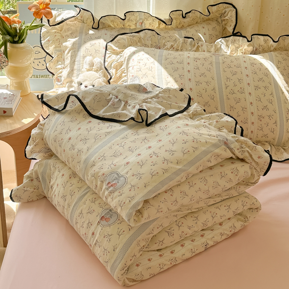 91家纺网 家纺一手货源 找家纺 （总）韩巢家纺 2025新款水洗棉大花边被套四件套直播热销款学生宿舍被罩床单三件套（提供卖家秀）