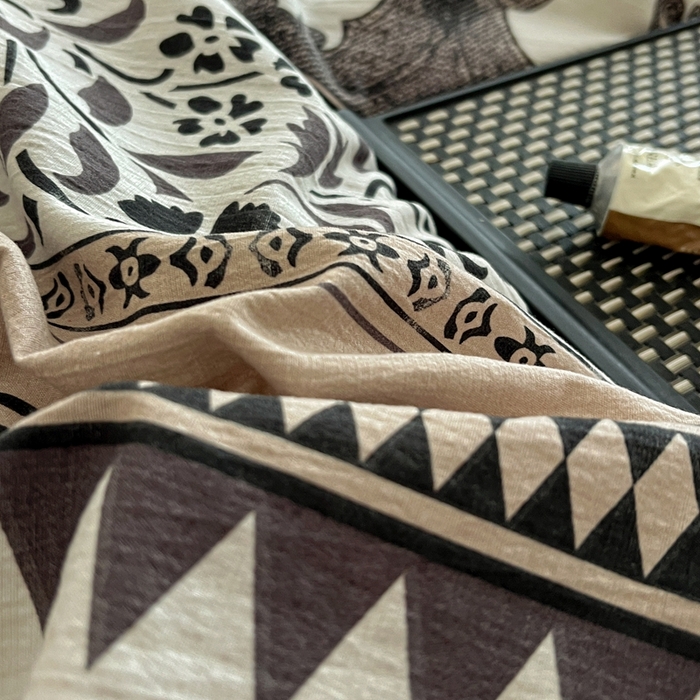 91家纺网 家纺一手货源 找家纺 仟网汇  2025新款亚麻纽扣款四件套 粉黛