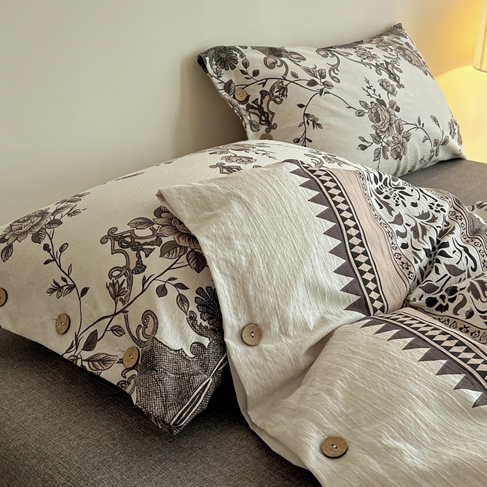 91家纺网 家纺一手货源 找家纺 仟网汇  2025新款亚麻纽扣款四件套 粉黛