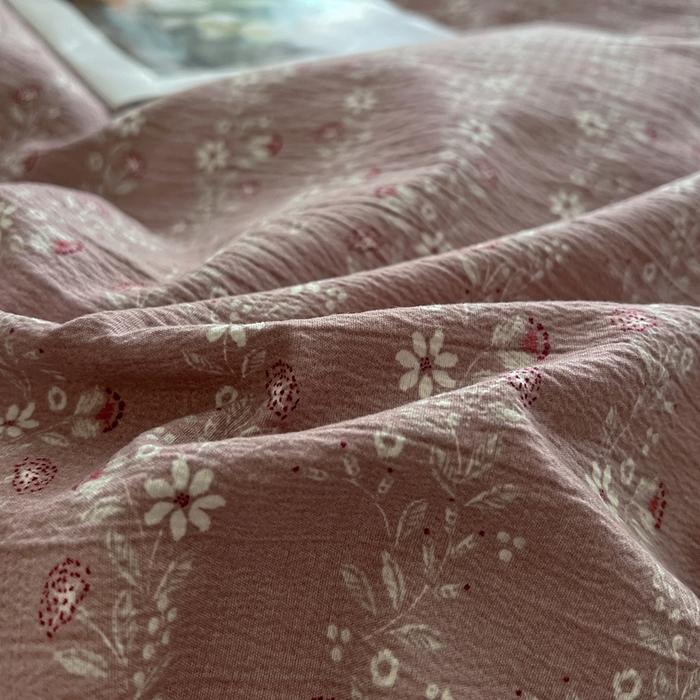 91家纺网 家纺一手货源 找家纺 仟网汇  2025新款亚麻纽扣款四件套 复古红