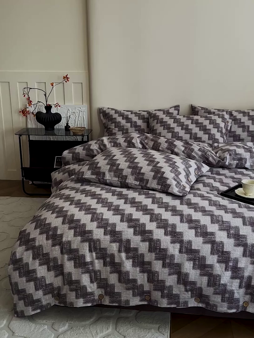 91家纺网 家纺一手货源 找家纺 仟网汇  2025新款亚麻纽扣款四件套 格律