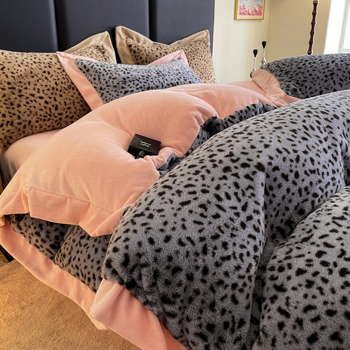 库里梦家纺 2025新款网红直播爆款獭兔毛豹纹-A版兔毛绒B版牛奶绒四件套-豹纹 深灰豹纹-粉