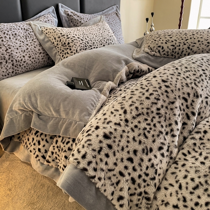 91家纺网 家纺一手货源 找家纺 （总）库里梦家纺 2025新款网红直播爆款獭兔毛豹纹-A版兔毛绒B版牛奶绒四件套-豹纹