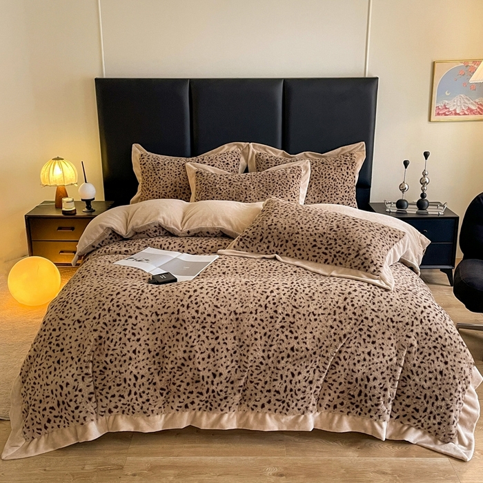 91家纺网 家纺一手货源 找家纺 库里梦家纺 2025新款网红直播爆款獭兔毛豹纹-A版兔毛绒B版牛奶绒四件套-豹纹 深咖豹纹-卡其