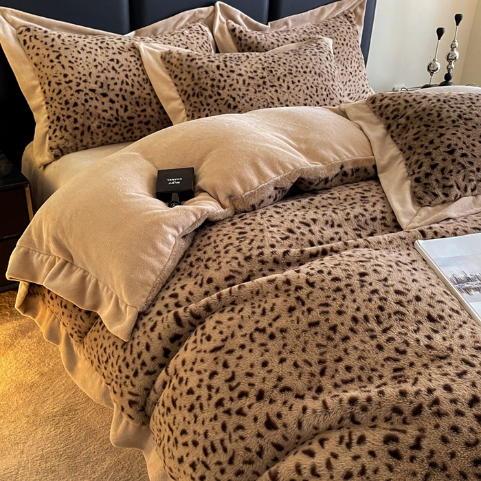 91家纺网 家纺一手货源 找家纺 库里梦家纺 2025新款网红直播爆款獭兔毛豹纹-A版兔毛绒B版牛奶绒四件套-豹纹 深咖豹纹-卡其