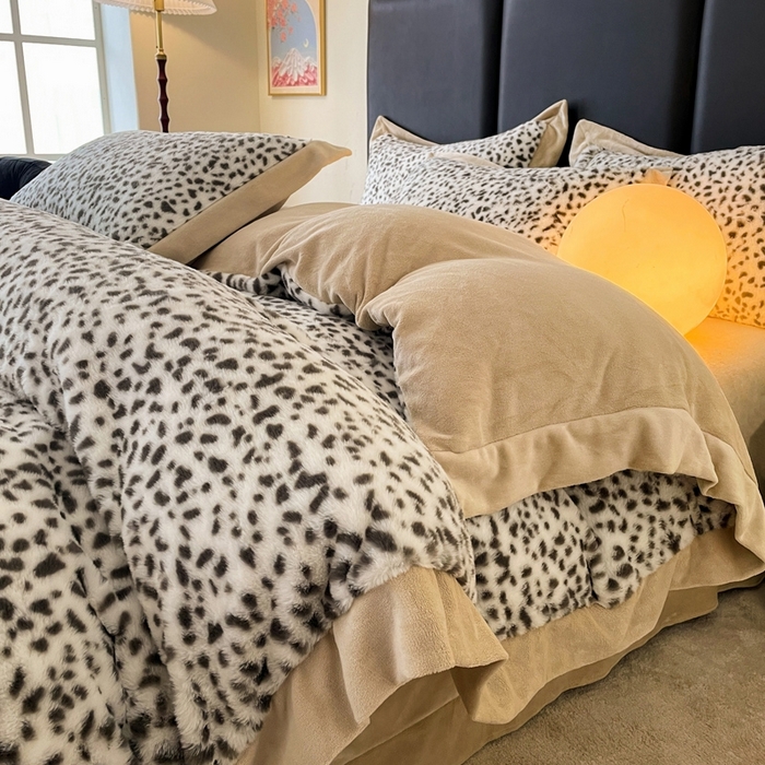 91家纺网 家纺一手货源 找家纺 库里梦家纺 2025新款网红直播爆款獭兔毛豹纹-A版兔毛绒B版牛奶绒四件套-豹纹 豹纹-米色