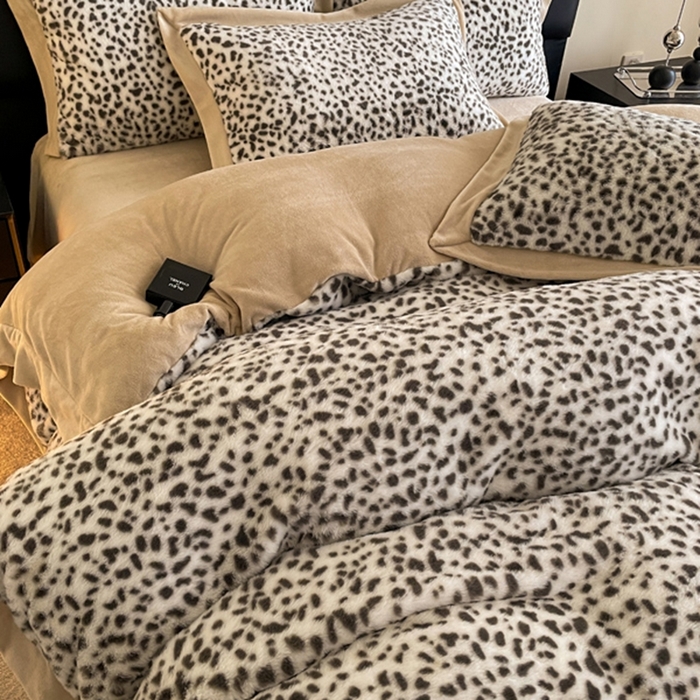 91家纺网 家纺一手货源 找家纺 库里梦家纺 2025新款网红直播爆款獭兔毛豹纹-A版兔毛绒B版牛奶绒四件套-豹纹 豹纹-米色