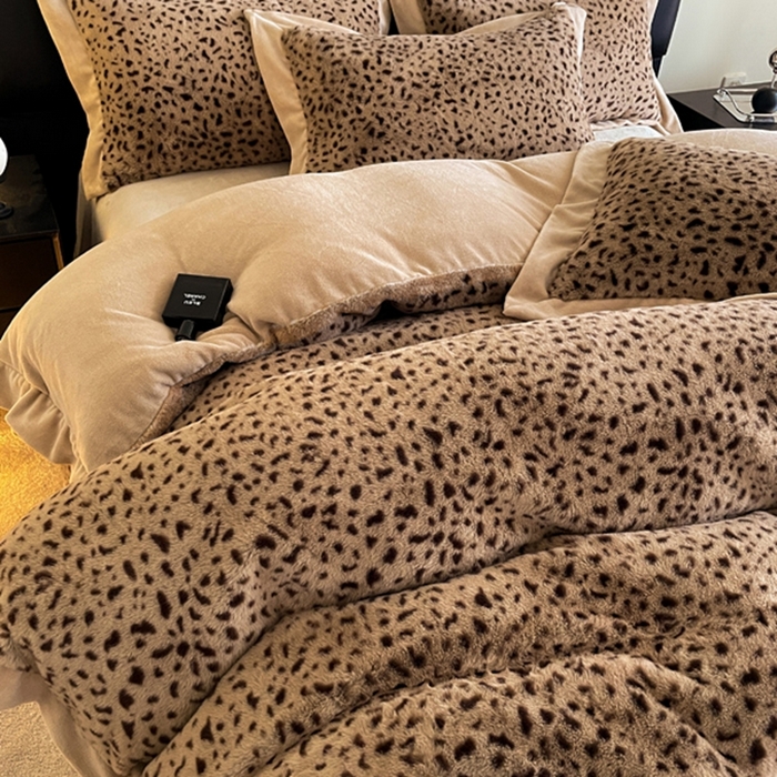 91家纺网 家纺一手货源 找家纺 库里梦家纺 2025新款网红直播爆款獭兔毛豹纹-A版兔毛绒B版牛奶绒四件套-豹纹 深咖豹纹-卡其