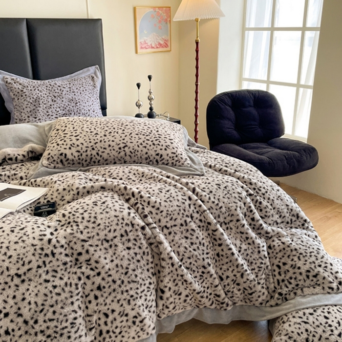 91家纺网 家纺一手货源 找家纺 库里梦家纺 2025新款网红直播爆款獭兔毛豹纹-A版兔毛绒B版牛奶绒四件套-豹纹 豹纹-灰