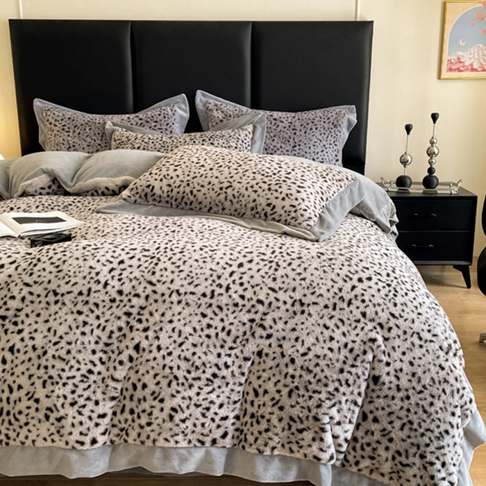 91家纺网 家纺一手货源 找家纺 库里梦家纺 2025新款网红直播爆款獭兔毛豹纹-A版兔毛绒B版牛奶绒四件套-豹纹 豹纹-灰