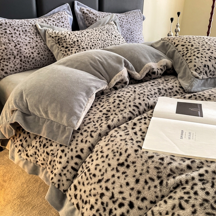 91家纺网 家纺一手货源 找家纺 库里梦家纺 2025新款网红直播爆款獭兔毛豹纹-A版兔毛绒B版牛奶绒四件套-豹纹 豹纹-灰