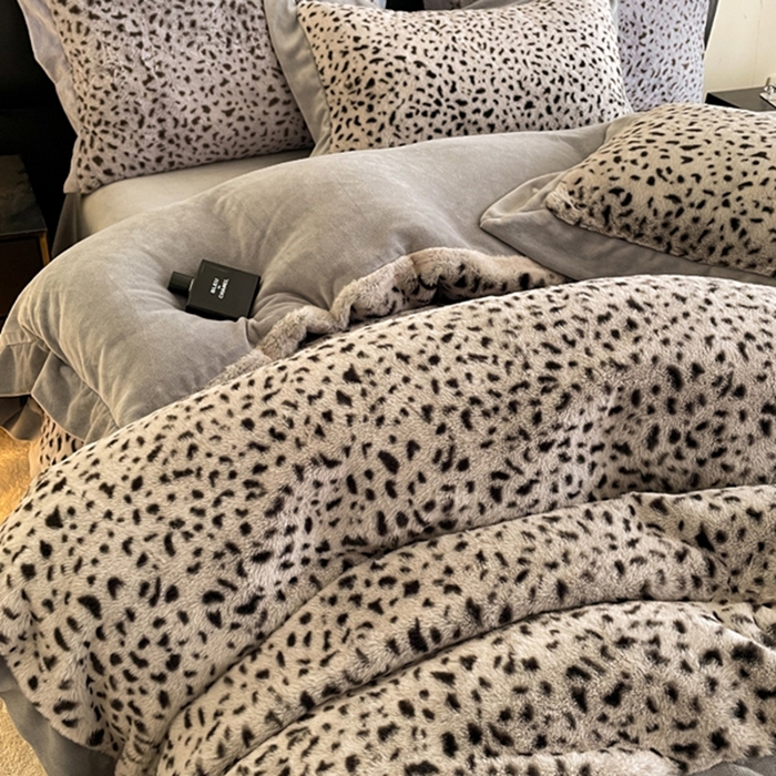 91家纺网 家纺一手货源 找家纺 库里梦家纺 2025新款网红直播爆款獭兔毛豹纹-A版兔毛绒B版牛奶绒四件套-豹纹 豹纹-灰
