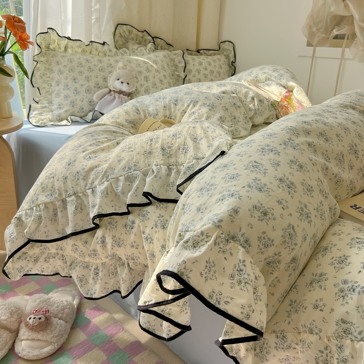91家纺网 家纺一手货源 找家纺 韩巢家纺 2025新款水洗棉大花边被套四件套直播热销款学生宿舍被罩床单三件套（提供卖家秀） 春日与玫瑰【大花边款】