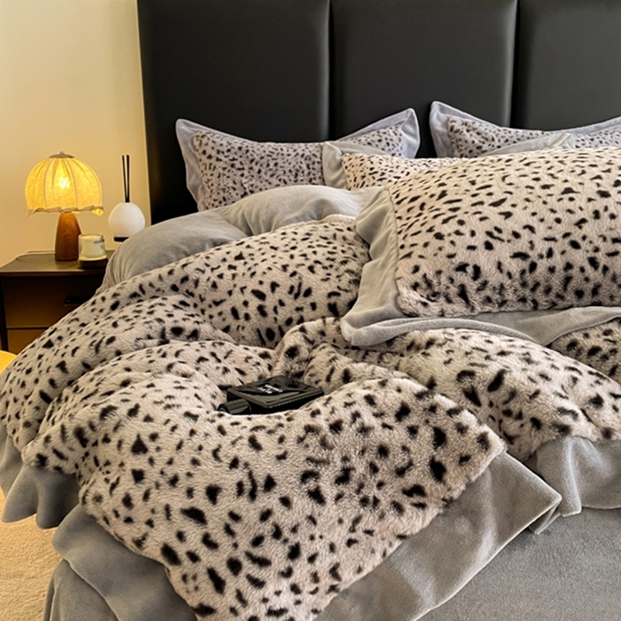 91家纺网 家纺一手货源 找家纺 库里梦家纺 2025新款网红直播爆款獭兔毛豹纹-A版兔毛绒B版牛奶绒四件套-豹纹 豹纹-灰