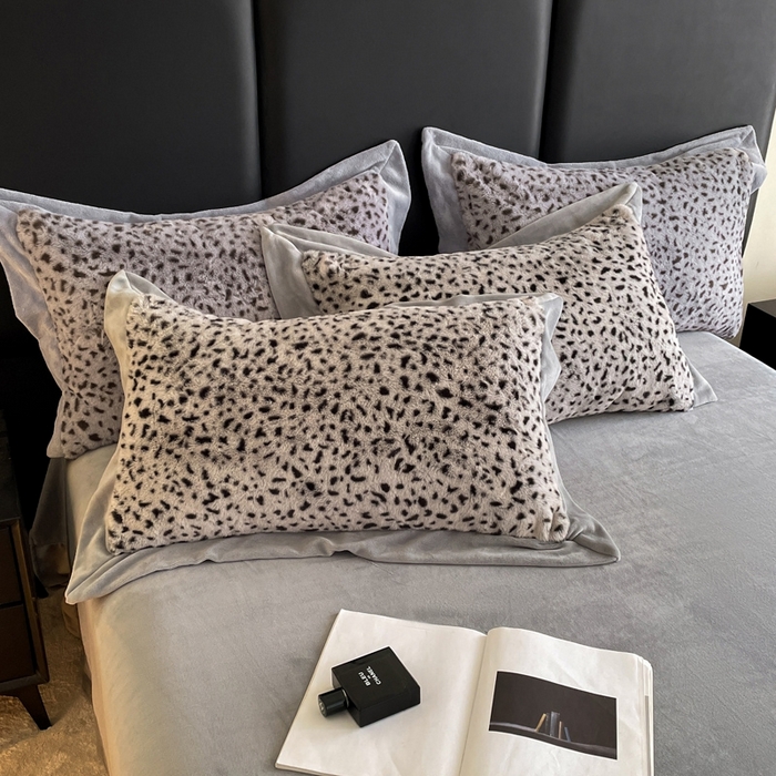 91家纺网 家纺一手货源 找家纺 库里梦家纺 2025新款网红直播爆款獭兔毛豹纹-A版兔毛绒B版牛奶绒四件套-豹纹 豹纹-灰