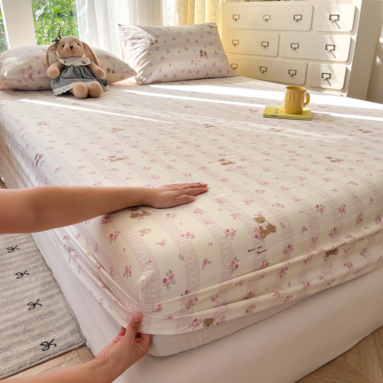 91家纺网 家纺一手货源 找家纺 沐芷 2025 沐芷A类双层纱床笠单件/床笠三件套  床笠款床罩床垫保护套罩 玫瑰熊