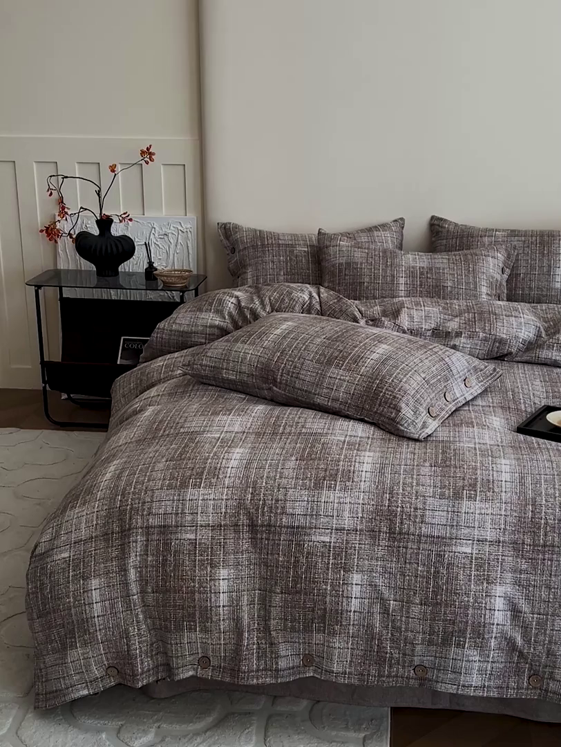 91家纺网 家纺一手货源 找家纺 仟网汇  2025新款亚麻纽扣款四件套 流光咖