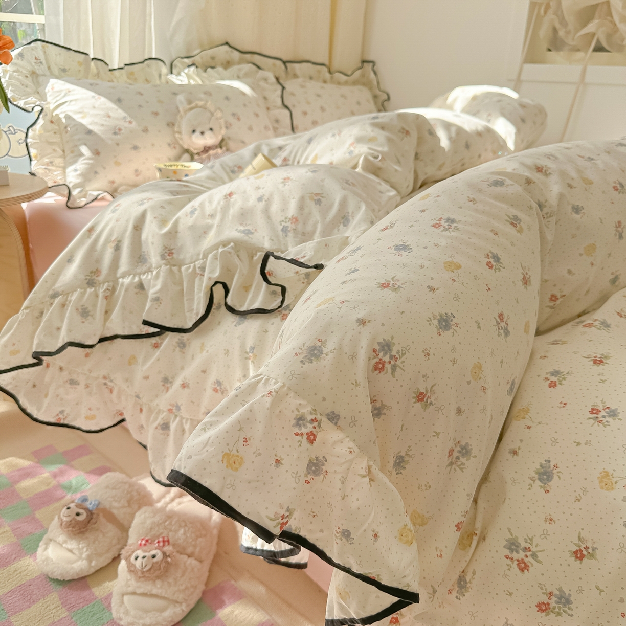 91家纺网 家纺一手货源 找家纺 韩巢家纺 2025新款水洗棉大花边被套四件套直播热销款学生宿舍被罩床单三件套（提供卖家秀） 繁花似梦【大花边款】