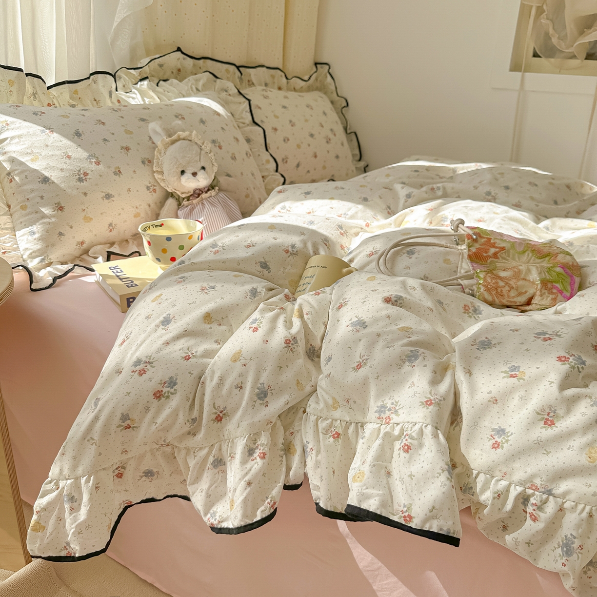 91家纺网 家纺一手货源 找家纺 韩巢家纺 2025新款水洗棉大花边被套四件套直播热销款学生宿舍被罩床单三件套（提供卖家秀） 繁花似梦【大花边款】