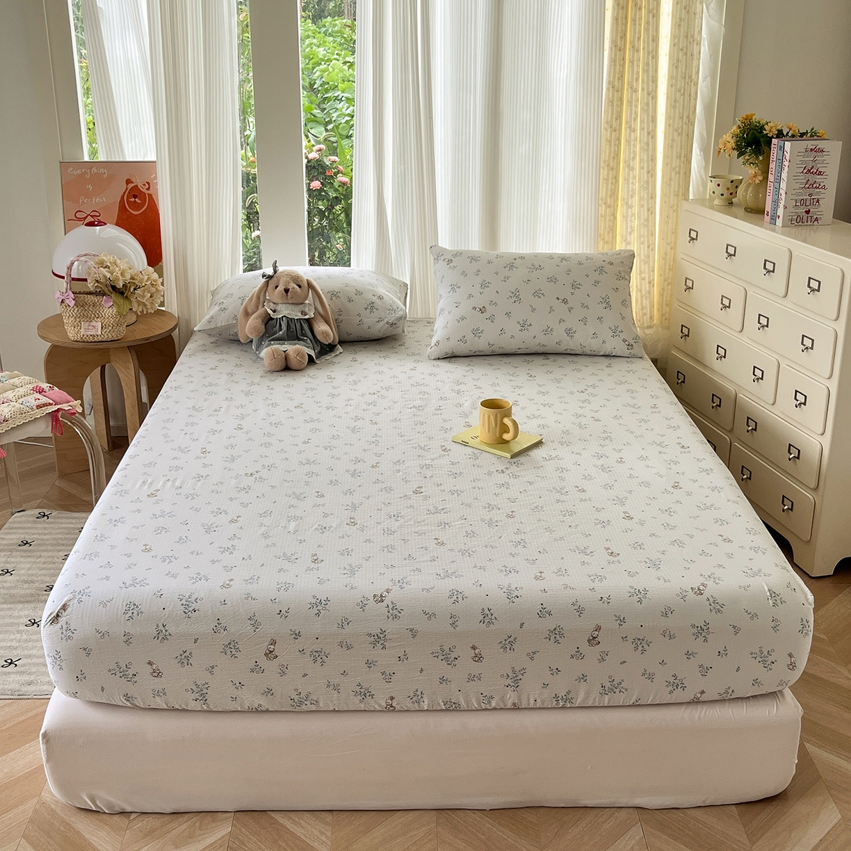 91家纺网 家纺一手货源 找家纺 沐芷 2025 沐芷A类双层纱床笠单件/床笠三件套  床笠款床罩床垫保护套罩 徘徊兔兔