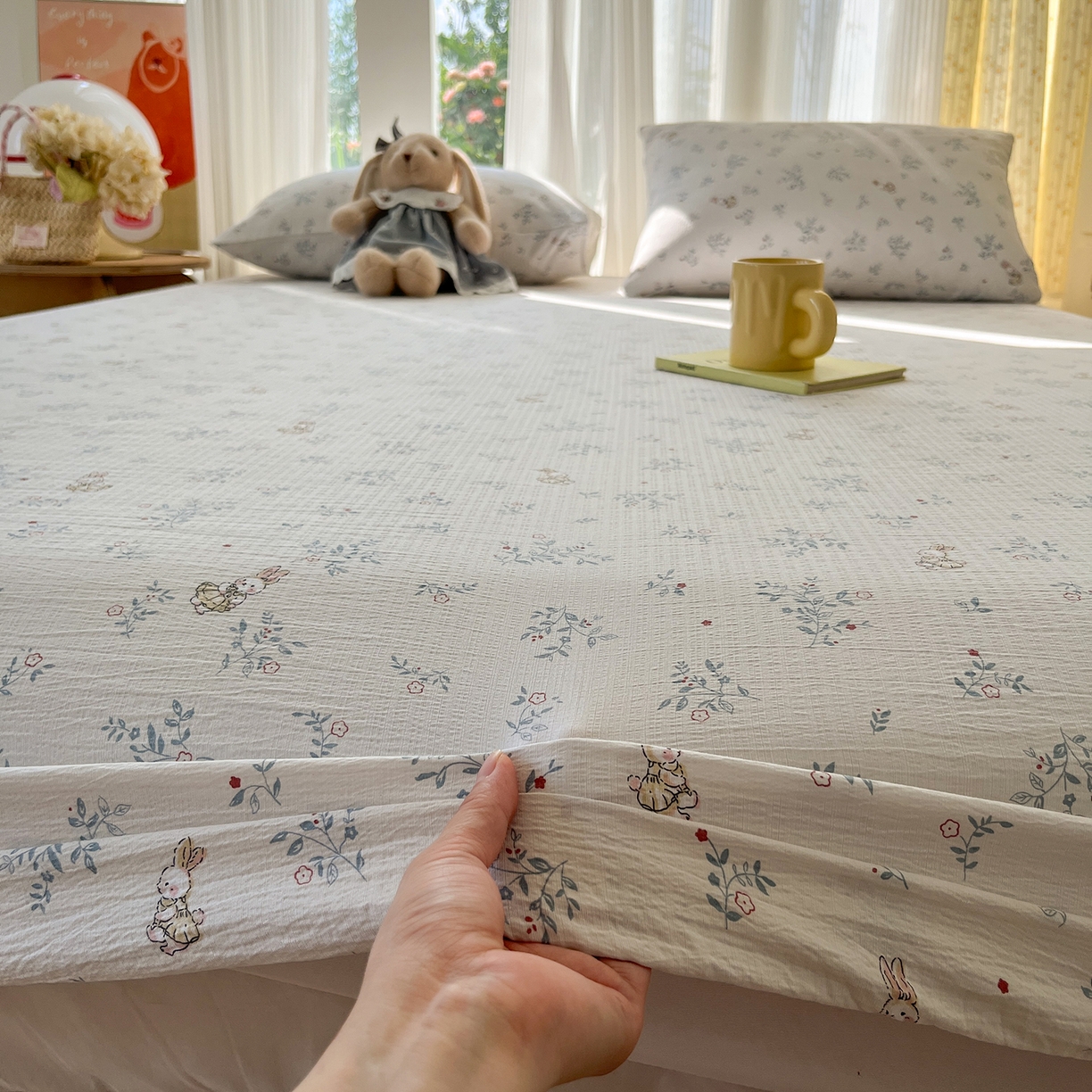 91家纺网 家纺一手货源 找家纺 沐芷 2025 沐芷A类双层纱床笠单件/床笠三件套  床笠款床罩床垫保护套罩 徘徊兔兔