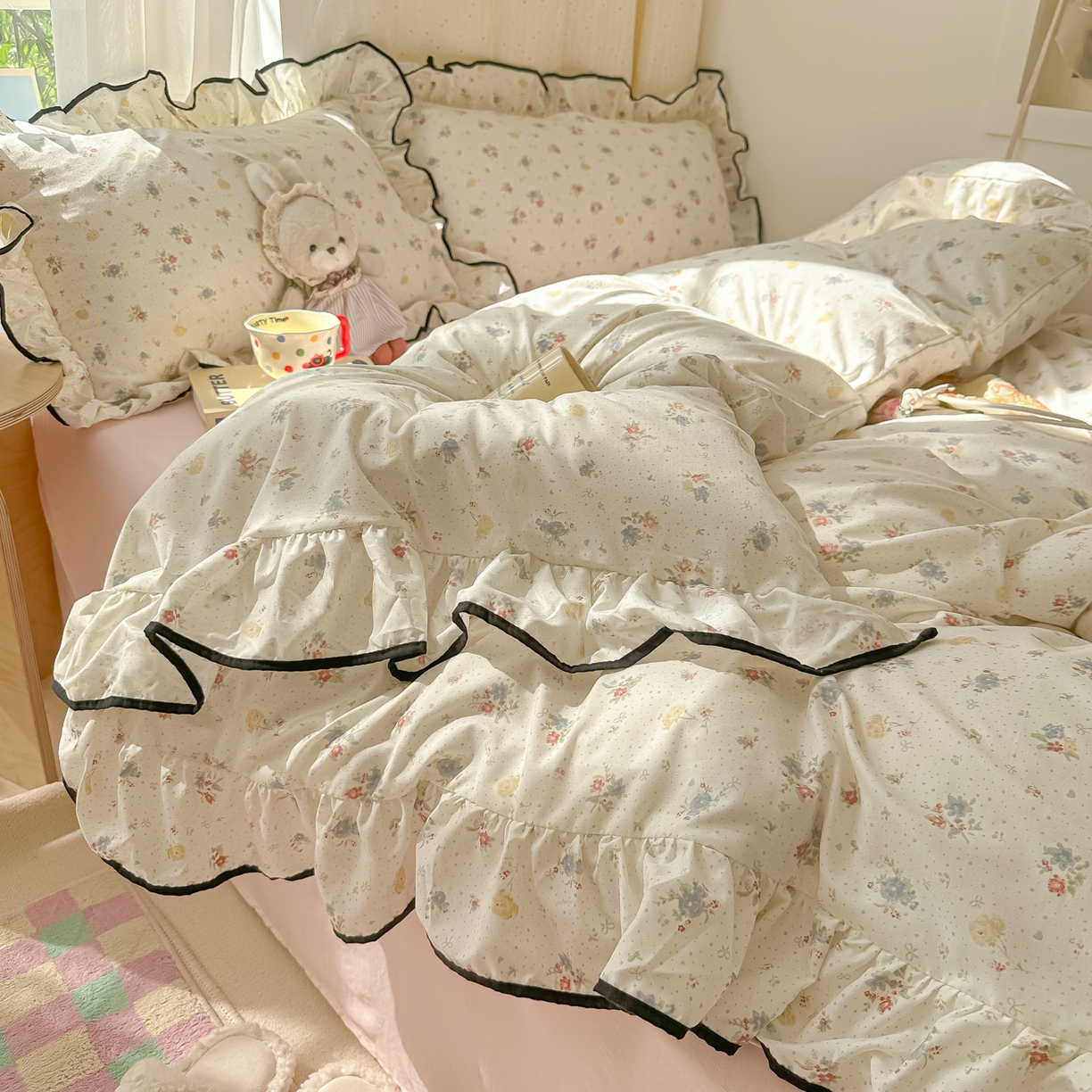 91家纺网 家纺一手货源 找家纺 韩巢家纺 2025新款水洗棉大花边被套四件套直播热销款学生宿舍被罩床单三件套（提供卖家秀） 繁花似梦【大花边款】