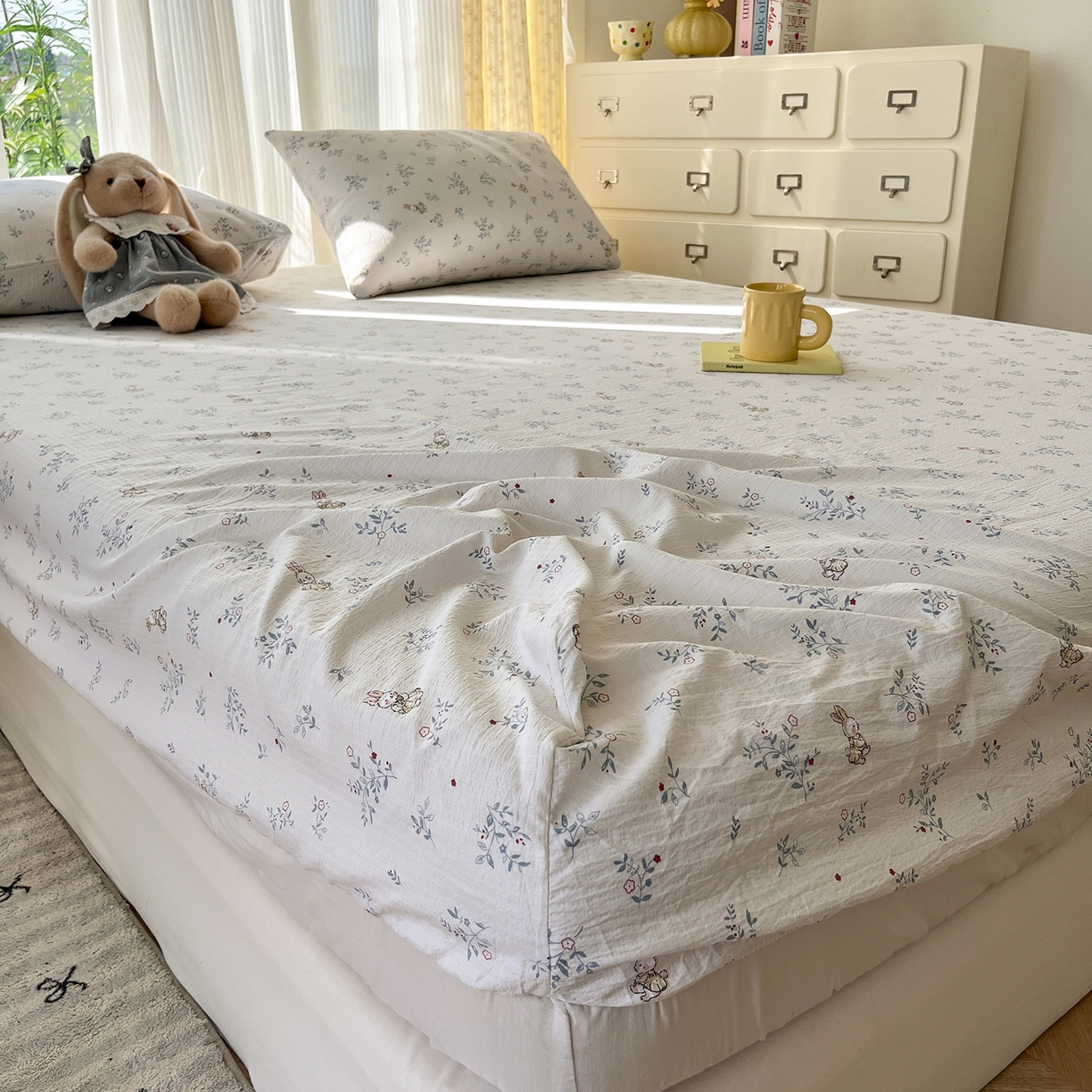 91家纺网 家纺一手货源 找家纺 沐芷 2025 沐芷A类双层纱床笠单件/床笠三件套  床笠款床罩床垫保护套罩 徘徊兔兔