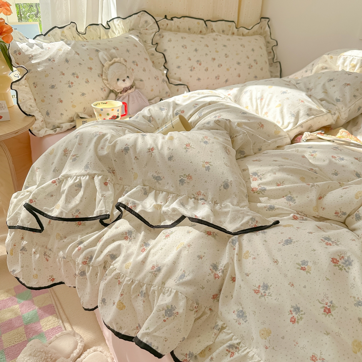 91家纺网 家纺一手货源 找家纺 韩巢家纺 2025新款水洗棉大花边被套四件套直播热销款学生宿舍被罩床单三件套（提供卖家秀） 繁花似梦【大花边款】