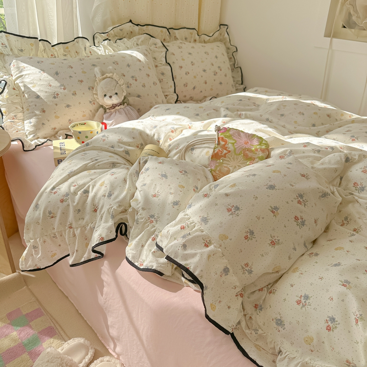 91家纺网 家纺一手货源 找家纺 韩巢家纺 2025新款水洗棉大花边被套四件套直播热销款学生宿舍被罩床单三件套（提供卖家秀） 繁花似梦【大花边款】