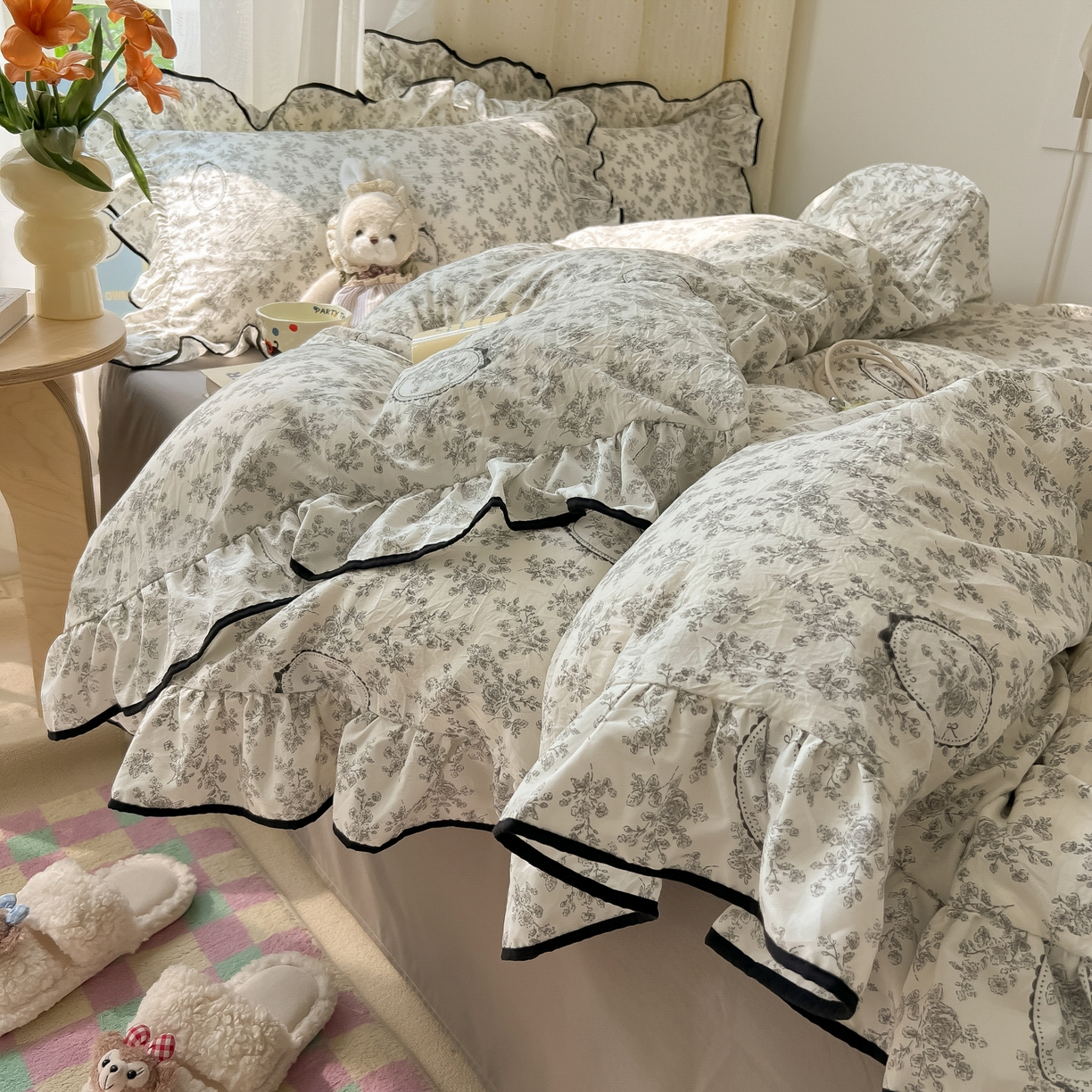 91家纺网 家纺一手货源 找家纺 韩巢家纺 2025新款水洗棉大花边被套四件套直播热销款学生宿舍被罩床单三件套（提供卖家秀） 花时宇间【大花边款】