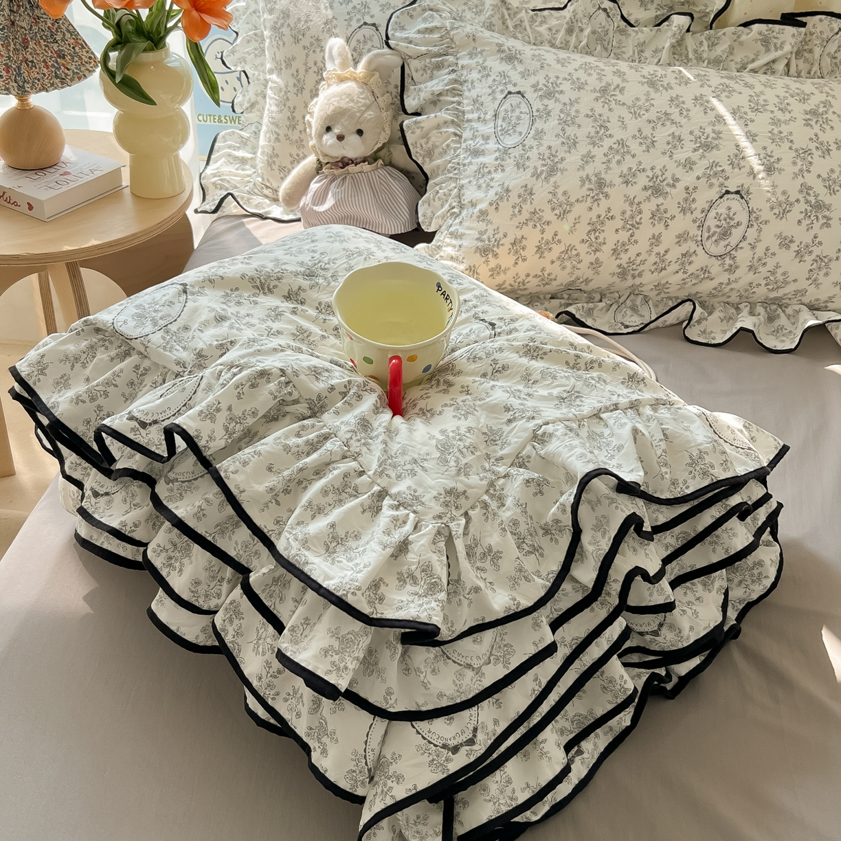 91家纺网 家纺一手货源 找家纺 韩巢家纺 2025新款水洗棉大花边被套四件套直播热销款学生宿舍被罩床单三件套（提供卖家秀） 花时宇间【大花边款】