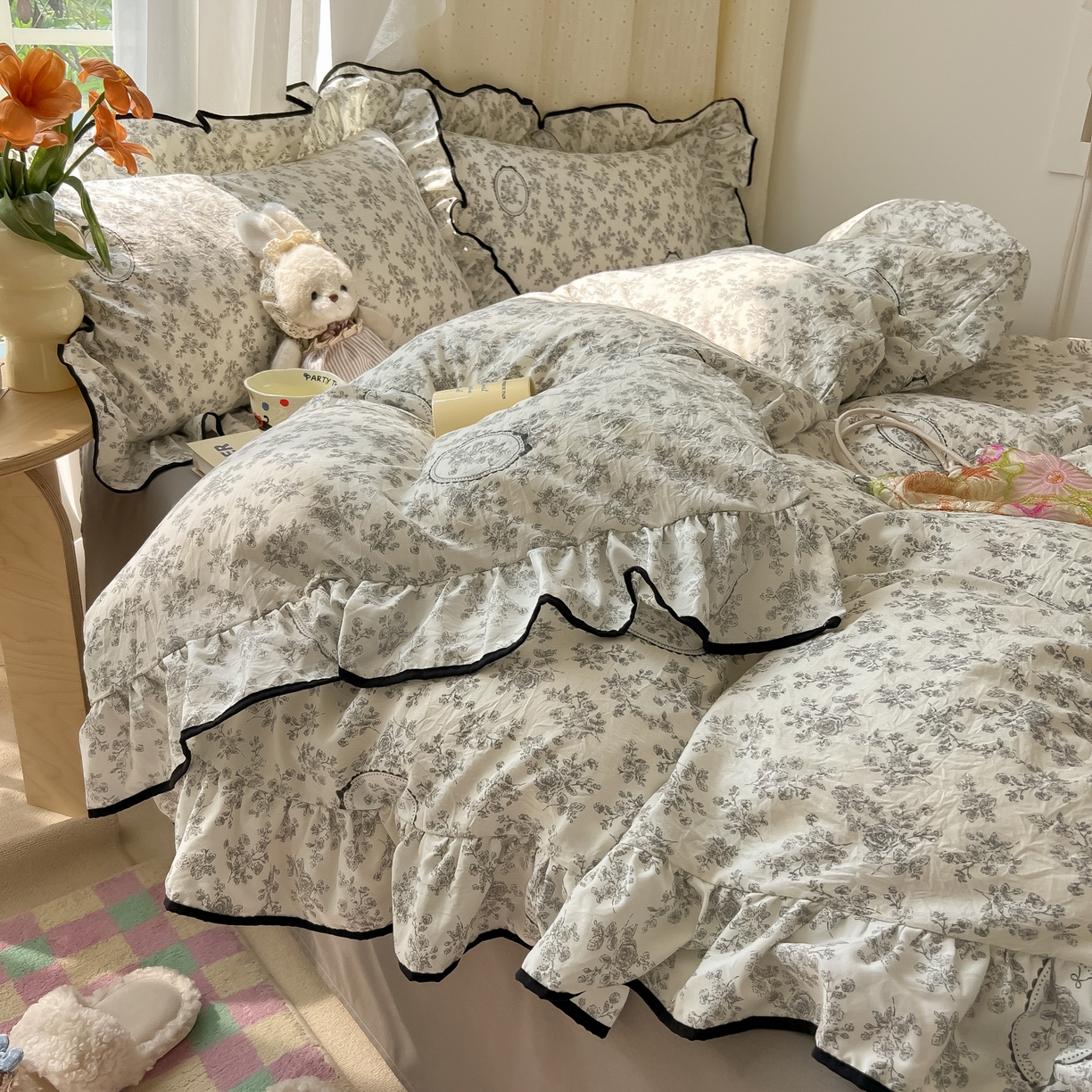 91家纺网 家纺一手货源 找家纺 韩巢家纺 2025新款水洗棉大花边被套四件套直播热销款学生宿舍被罩床单三件套（提供卖家秀） 花时宇间【大花边款】