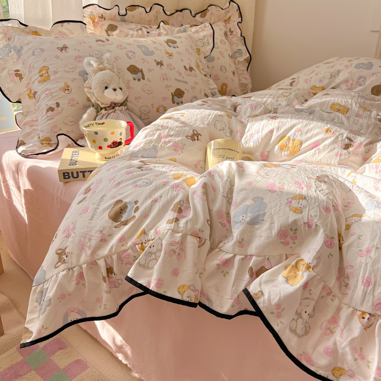 91家纺网 家纺一手货源 找家纺 韩巢家纺 2025新款水洗棉大花边被套四件套直播热销款学生宿舍被罩床单三件套（提供卖家秀） 灰蒙小狗【大花边款】