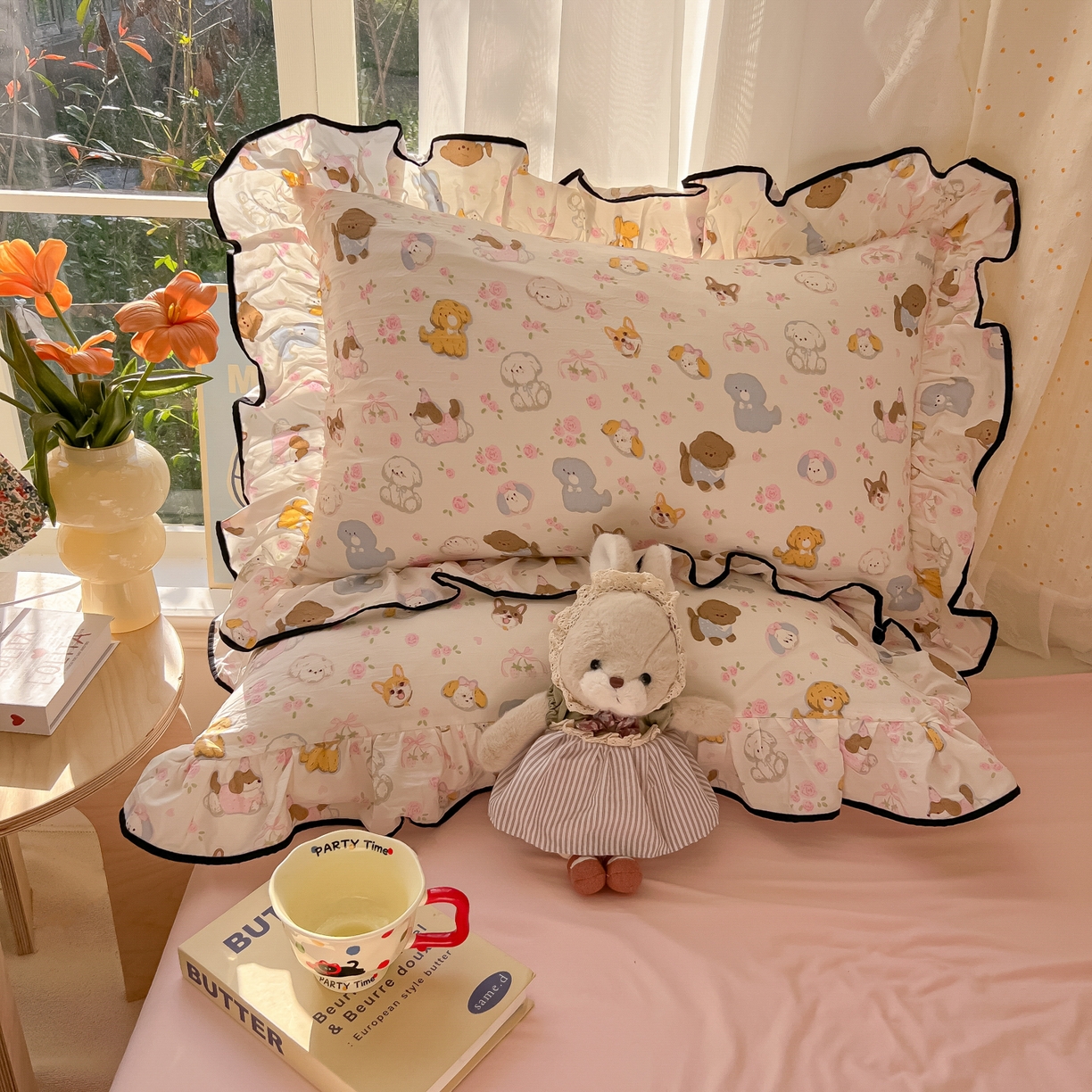 91家纺网 家纺一手货源 找家纺 韩巢家纺 2025新款水洗棉大花边被套四件套直播热销款学生宿舍被罩床单三件套（提供卖家秀） 灰蒙小狗【大花边款】