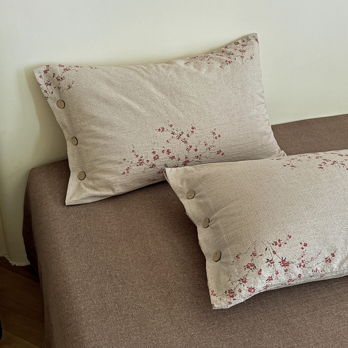 91家纺网 家纺一手货源 找家纺 仟网汇  2025新款亚麻纽扣款四件套 梅花洛