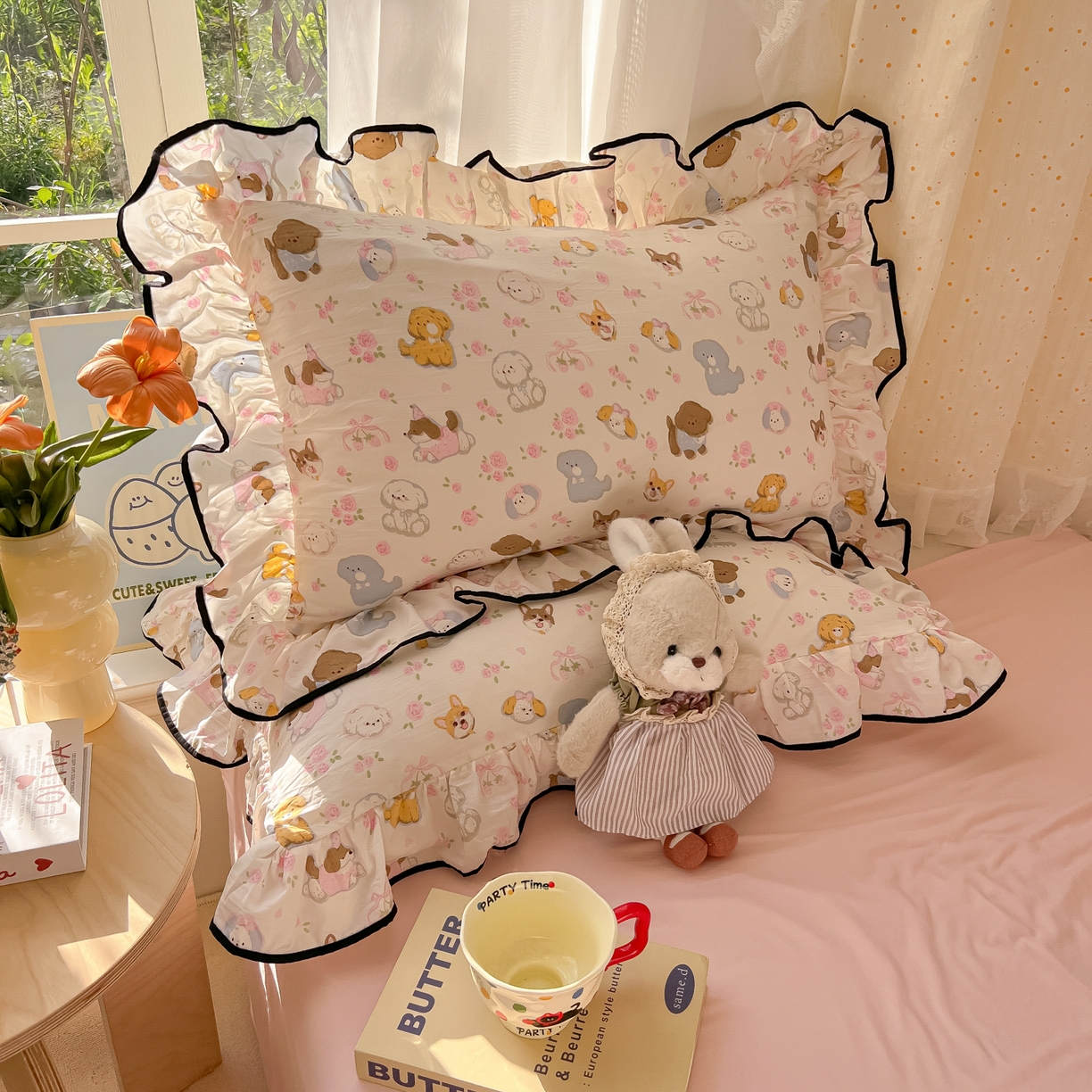 91家纺网 家纺一手货源 找家纺 韩巢家纺 2025新款水洗棉大花边被套四件套直播热销款学生宿舍被罩床单三件套（提供卖家秀） 灰蒙小狗【大花边款】