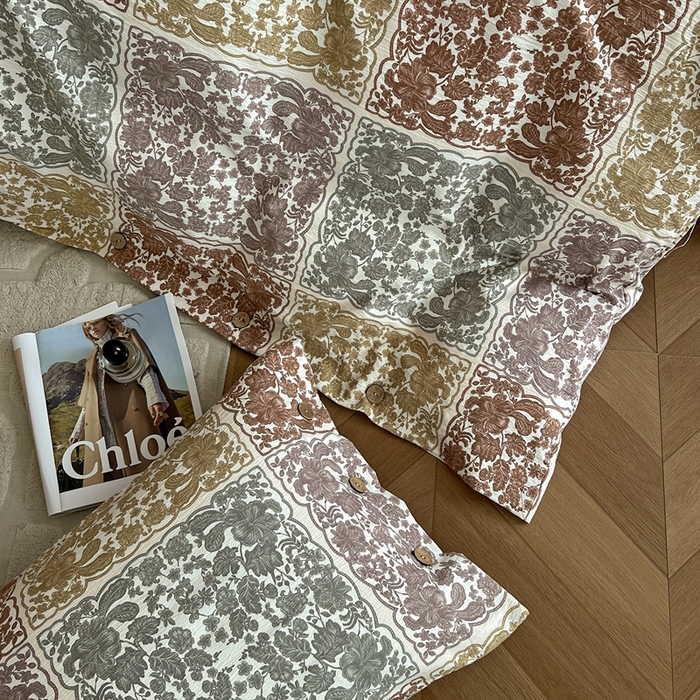 91家纺网 家纺一手货源 找家纺 仟网汇  2025新款亚麻纽扣款四件套 美好时光