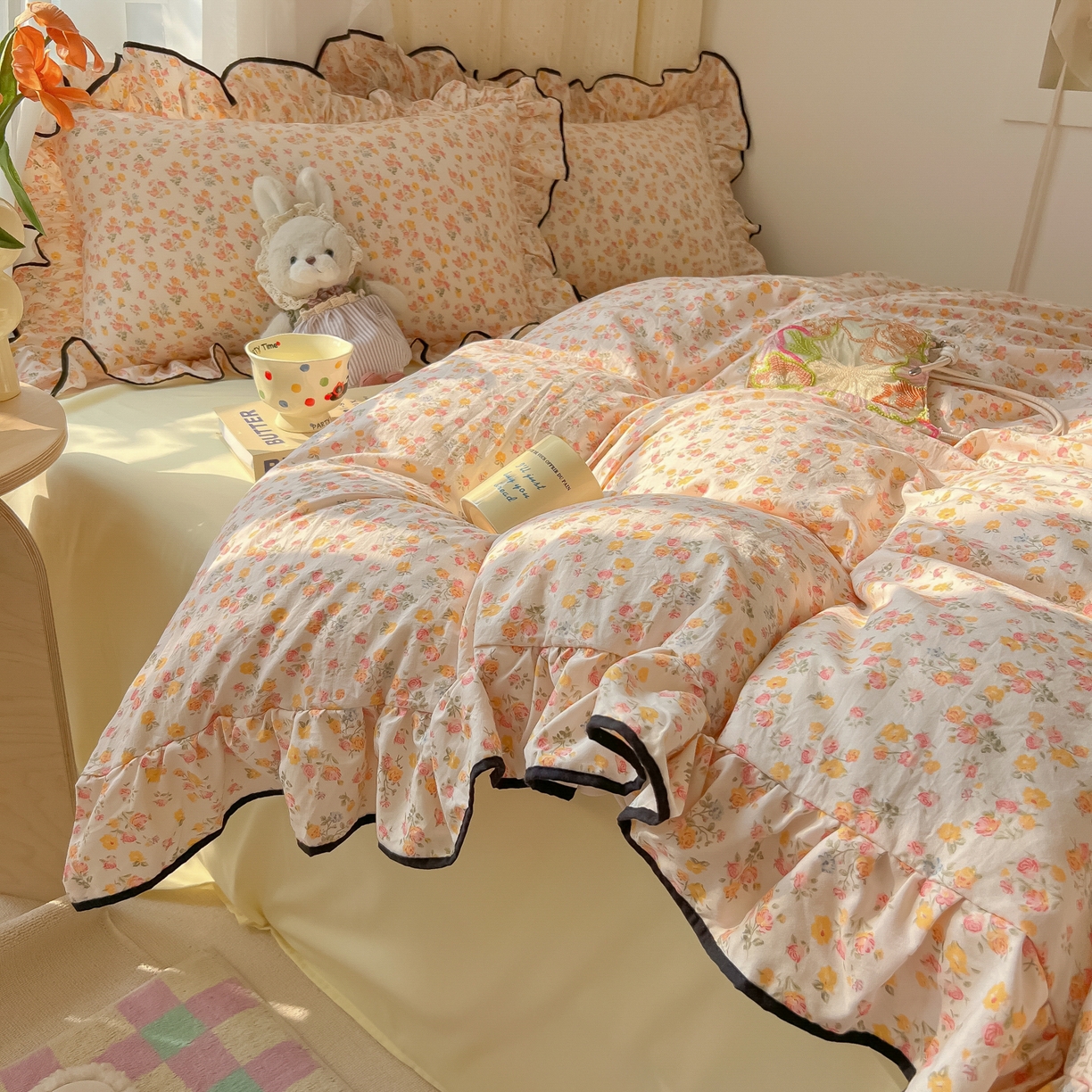 91家纺网 家纺一手货源 找家纺 韩巢家纺 2025新款水洗棉大花边被套四件套直播热销款学生宿舍被罩床单三件套（提供卖家秀） 久期诗朵-黄【大花边款】