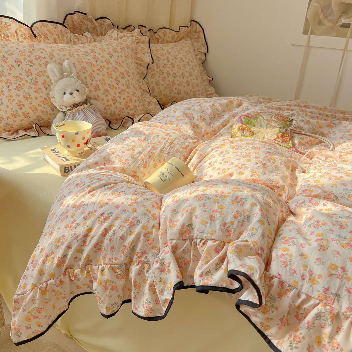 91家纺网 家纺一手货源 找家纺 韩巢家纺 2025新款水洗棉大花边被套四件套直播热销款学生宿舍被罩床单三件套（提供卖家秀） 久期诗朵-黄【大花边款】