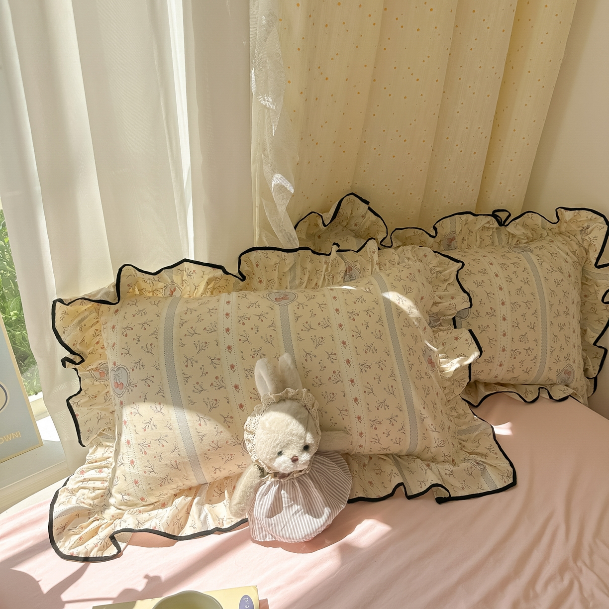 91家纺网 家纺一手货源 找家纺 韩巢家纺 2025新款水洗棉大花边被套四件套直播热销款学生宿舍被罩床单三件套（提供卖家秀） 奶油樱桃【大花边款】