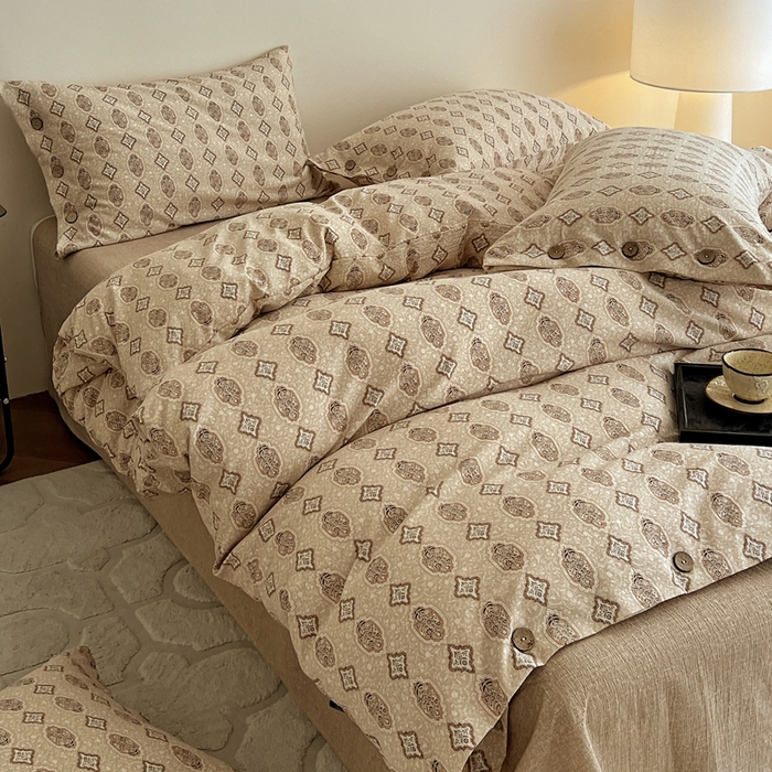 91家纺网 家纺一手货源 找家纺 仟网汇  2025新款亚麻纽扣款四件套 时光里