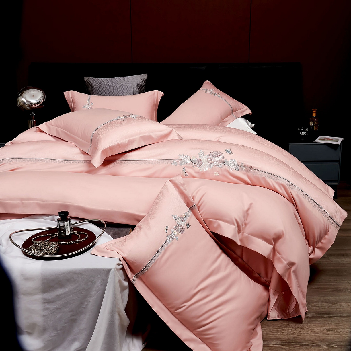 91家纺网 家纺一手货源 找家纺 （总）U品汇 2025新款60S双股120支贡缎长绒棉提花纯棉全棉刺绣花四件套高端礼盒工艺款-夕颜