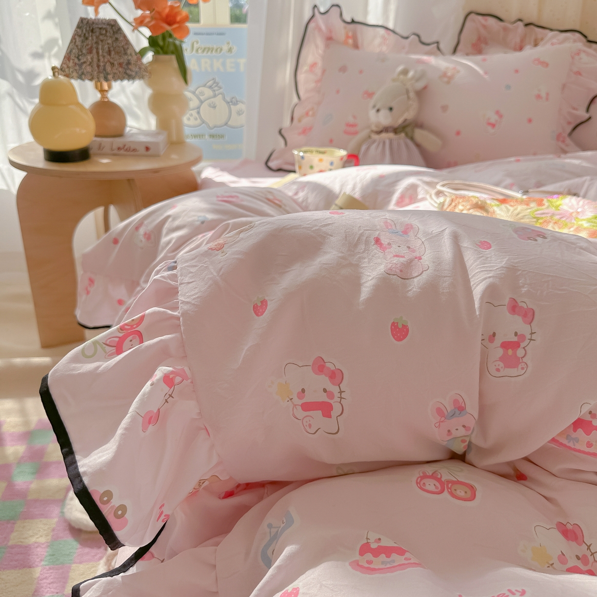 91家纺网 家纺一手货源 找家纺 韩巢家纺 2025新款水洗棉大花边被套四件套直播热销款学生宿舍被罩床单三件套（提供卖家秀） 软糖猫【大花边款】