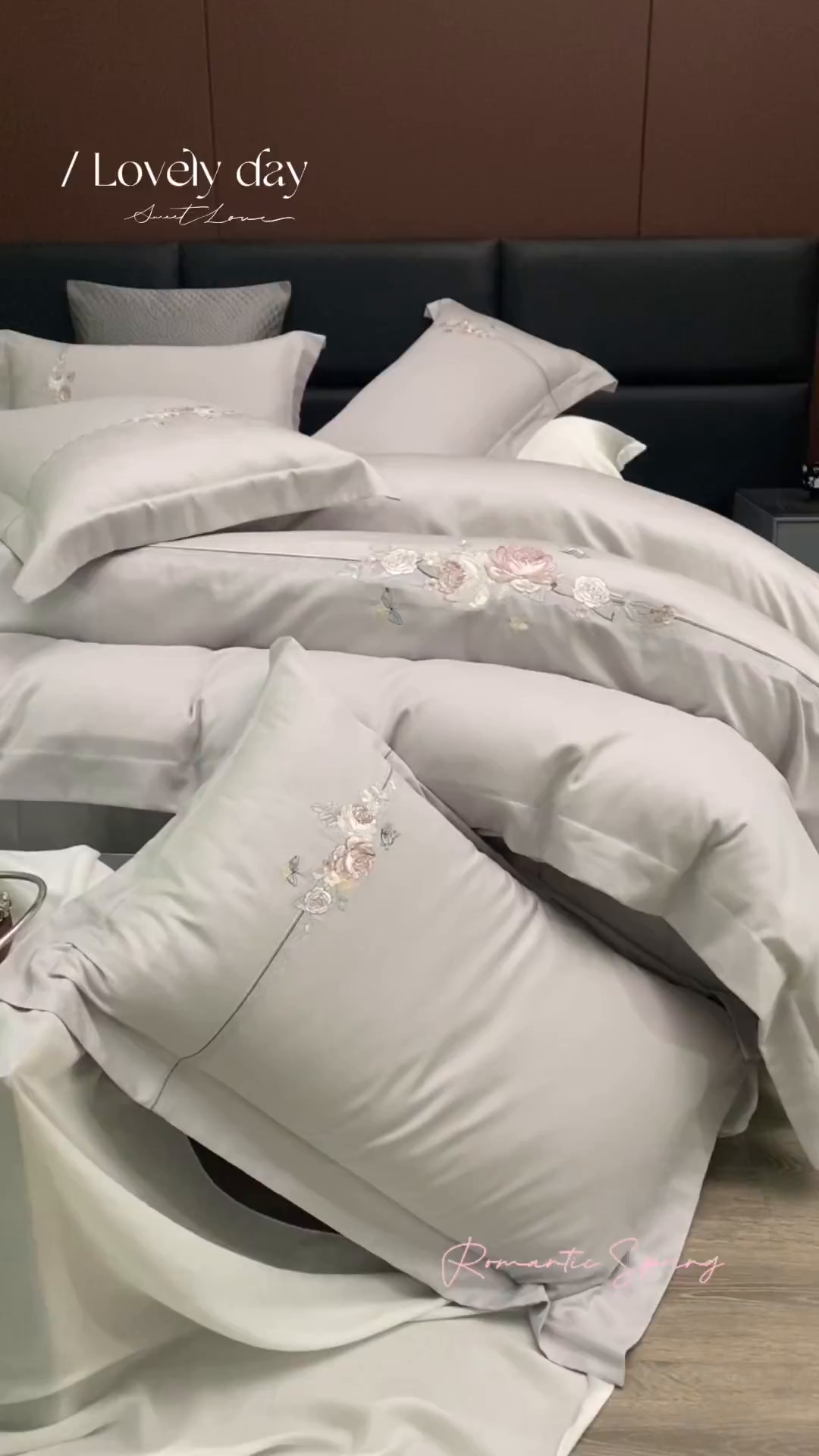 91家纺网 家纺一手货源 找家纺 U品汇 2025新款60S双股120支贡缎长绒棉提花纯棉全棉刺绣花四件套高端礼盒工艺款-夕颜 夕颜-高级灰