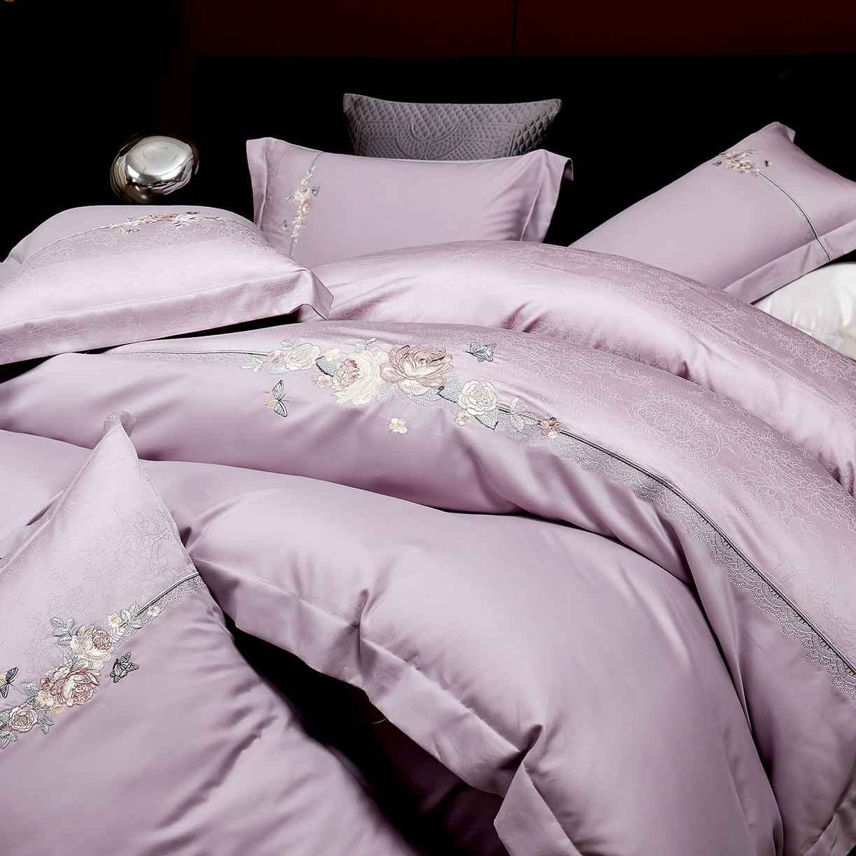 91家纺网 家纺一手货源 找家纺 U品汇 2025新款60S双股120支贡缎长绒棉提花纯棉全棉刺绣花四件套高端礼盒工艺款-夕颜 夕颜-浪漫紫