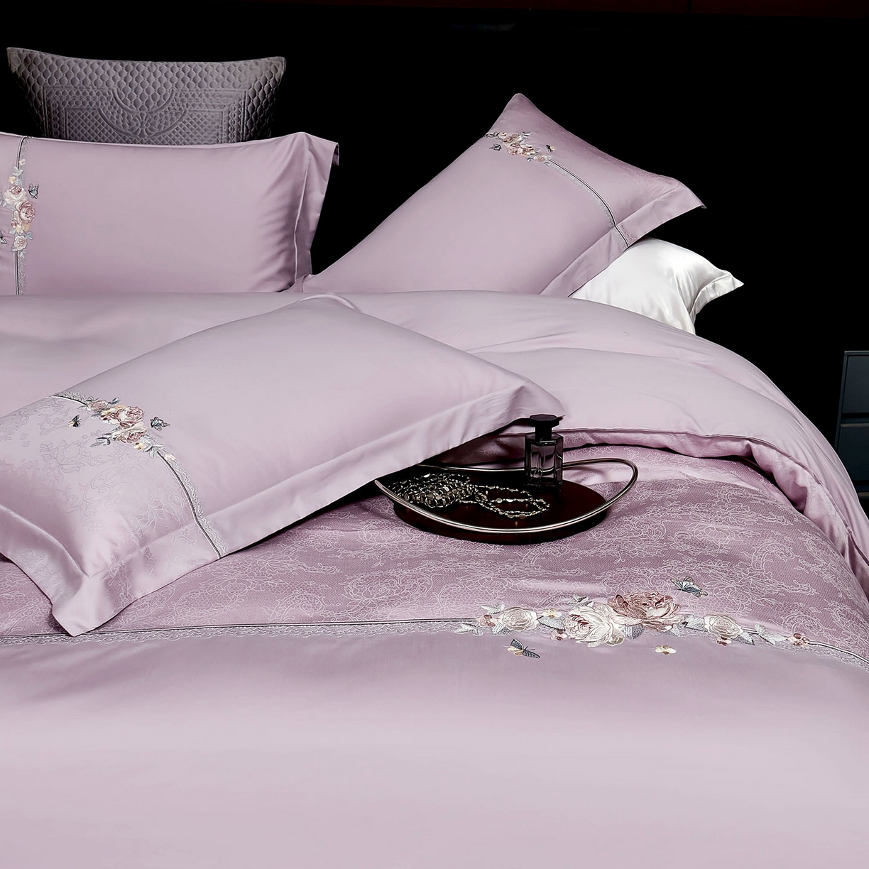91家纺网 家纺一手货源 找家纺 U品汇 2025新款60S双股120支贡缎长绒棉提花纯棉全棉刺绣花四件套高端礼盒工艺款-夕颜 夕颜-浪漫紫