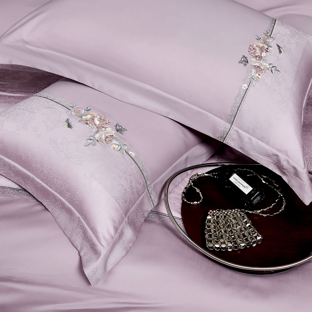 91家纺网 家纺一手货源 找家纺 U品汇 2025新款60S双股120支贡缎长绒棉提花纯棉全棉刺绣花四件套高端礼盒工艺款-夕颜 夕颜-浪漫紫