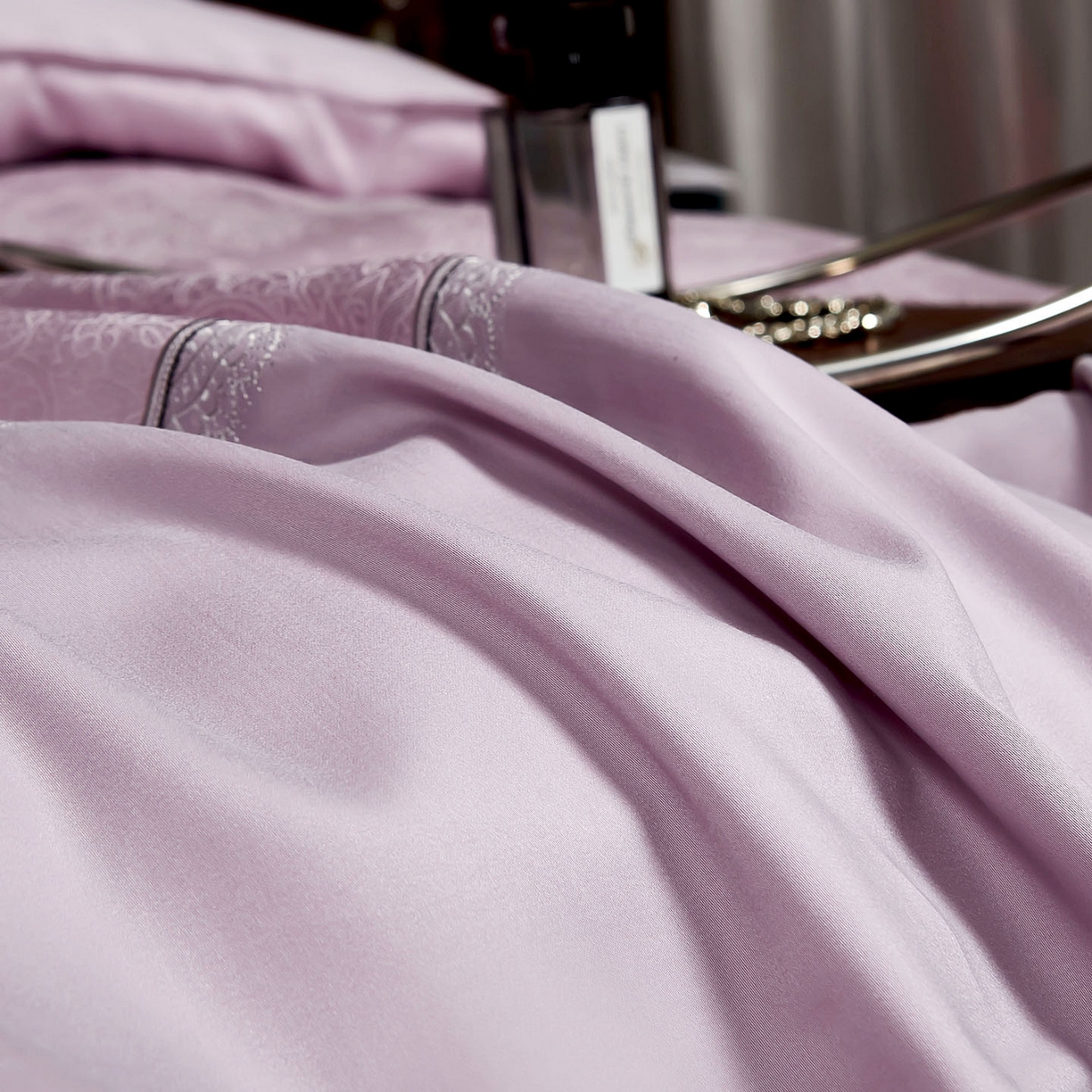 91家纺网 家纺一手货源 找家纺 U品汇 2025新款60S双股120支贡缎长绒棉提花纯棉全棉刺绣花四件套高端礼盒工艺款-夕颜 夕颜-浪漫紫