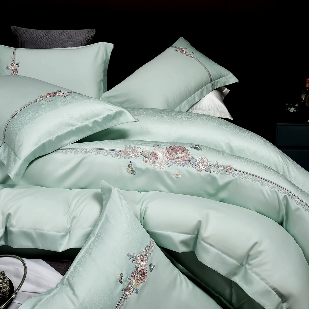 91家纺网 家纺一手货源 找家纺 U品汇 2025新款60S双股120支贡缎长绒棉提花纯棉全棉刺绣花四件套高端礼盒工艺款-夕颜 夕颜-浅石兰